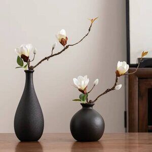 Modern Black Accent Vase – Clean Contemporary Look